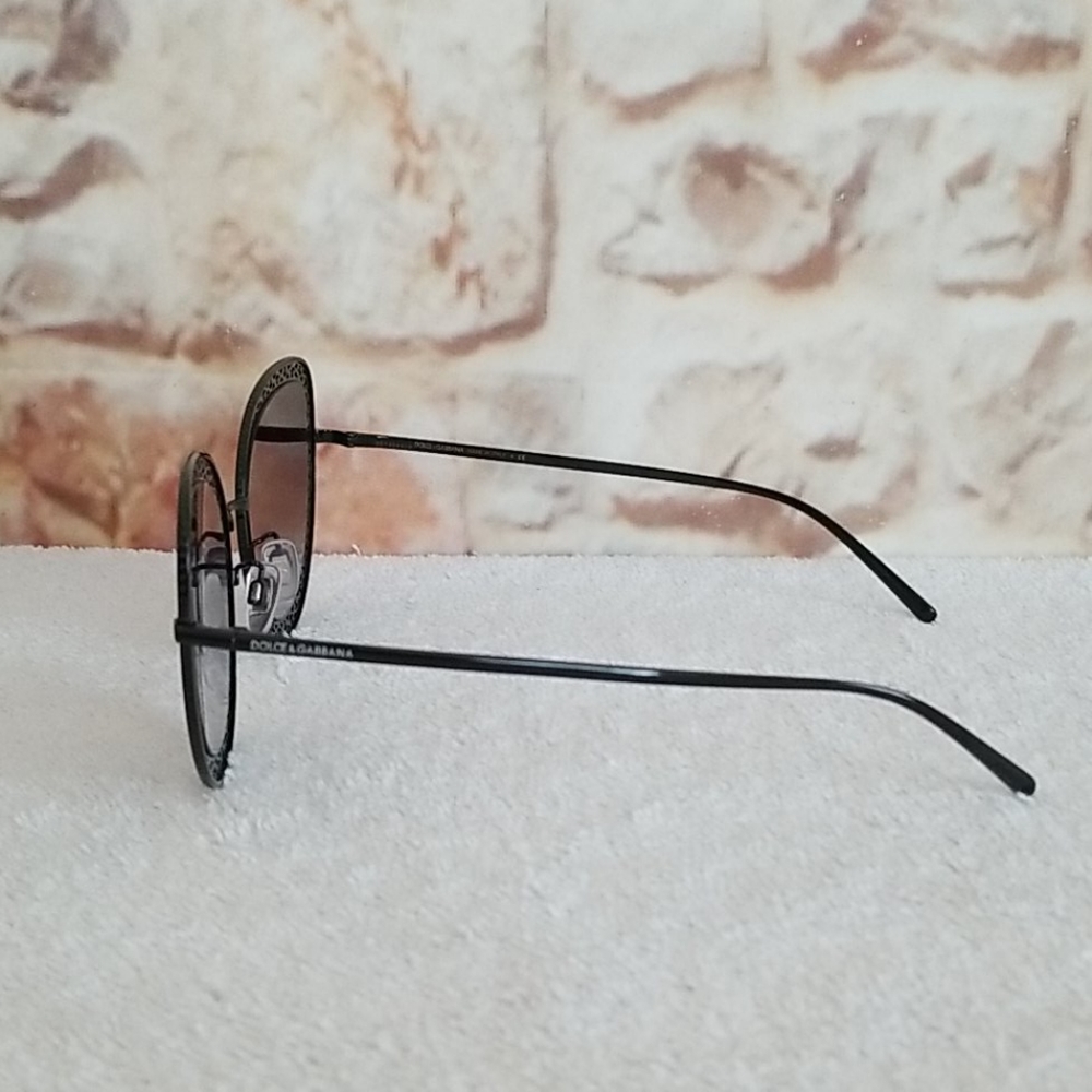 New Dolce & Gabbana Cutout Cat Eye Sunglasses - Picture 3 of 13